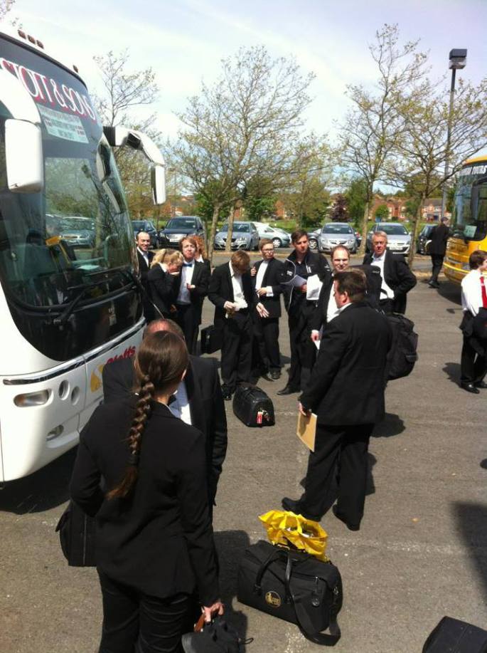 Bussem pakkes efter vi har spillet vores version af A Kensington Concerto til All England Masters. 